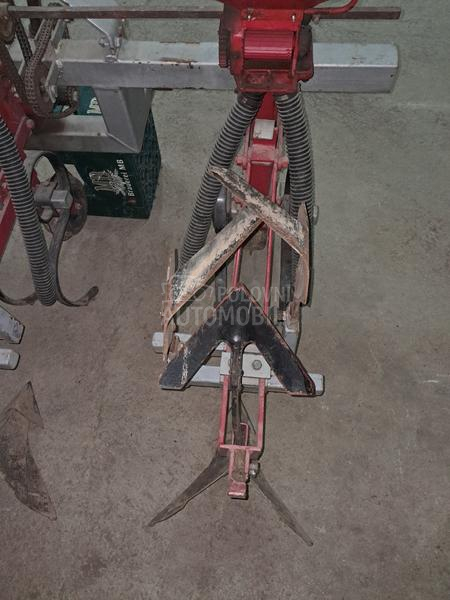 Adut Dvoredni špartač