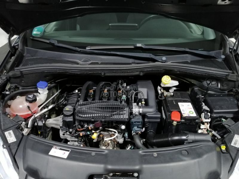 Peugeot 208 1.2 STILE/NAV
