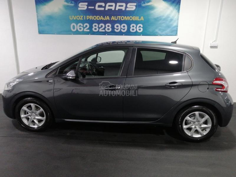 Peugeot 208 1.2 STILE/NAV