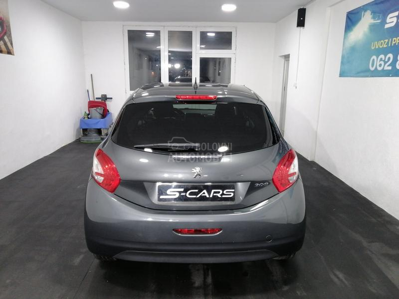 Peugeot 208 1.2 STILE/NAV