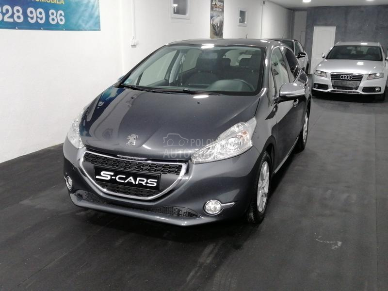 Peugeot 208 1.2 STILE/NAV