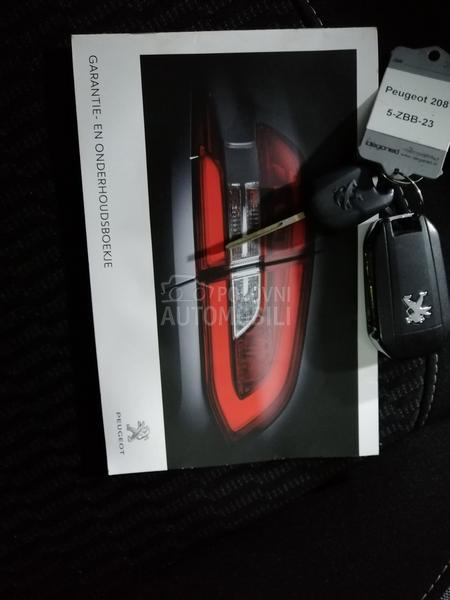 Peugeot 208 1.2 STILE/NAV
