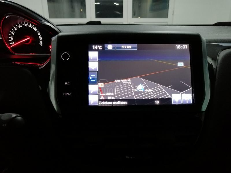 Peugeot 208 1.2 STILE/NAV