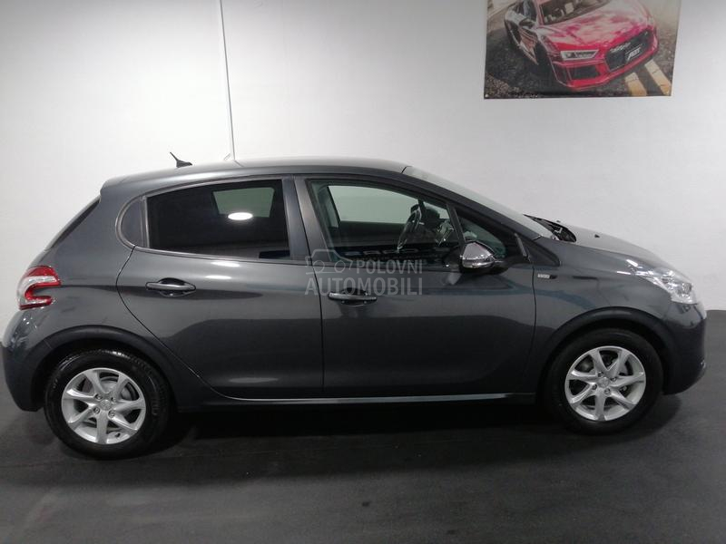 Peugeot 208 1.2 STILE/NAV