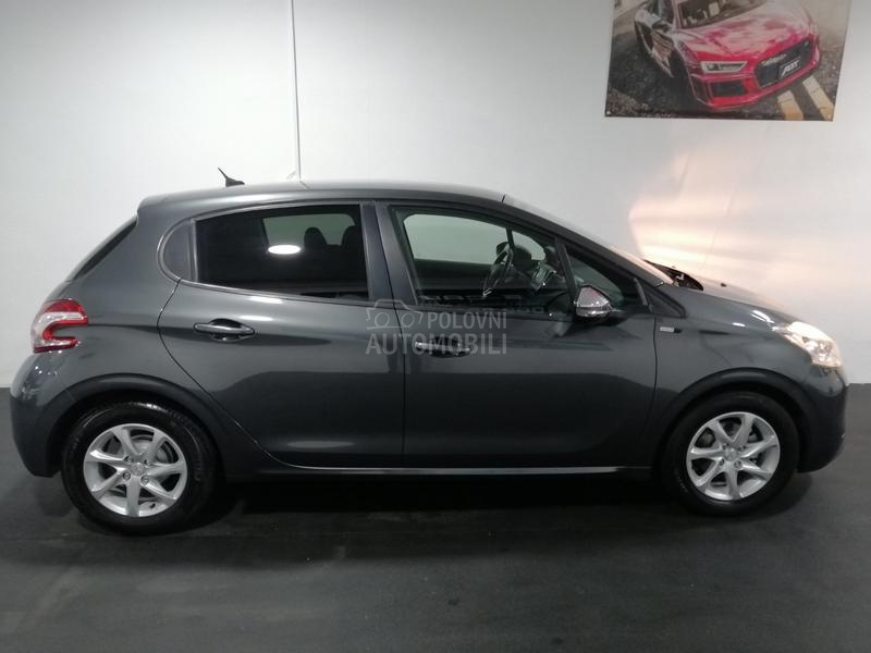 Peugeot 208 1.2 STILE/NAV