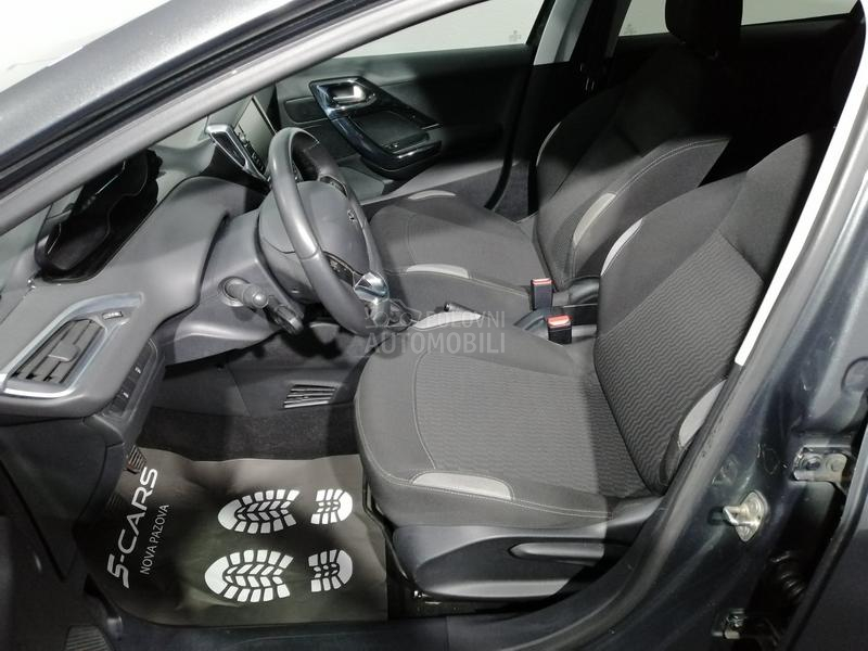 Peugeot 208 1.2 STILE/NAV