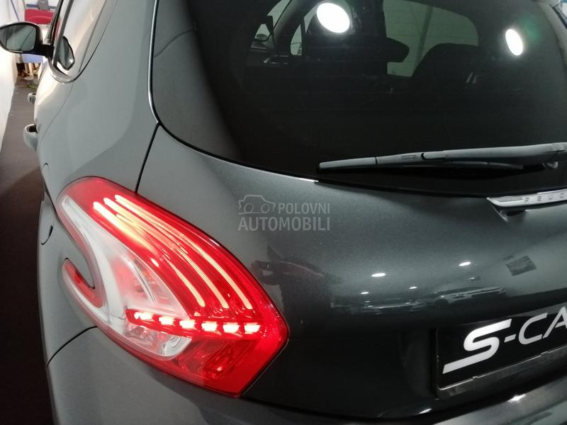 Peugeot 208 1.2 STILE/NAV