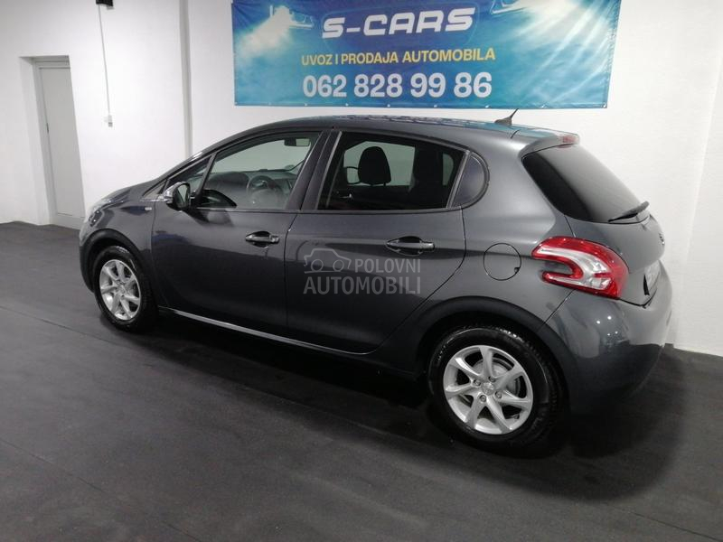 Peugeot 208 1.2 STILE/NAV