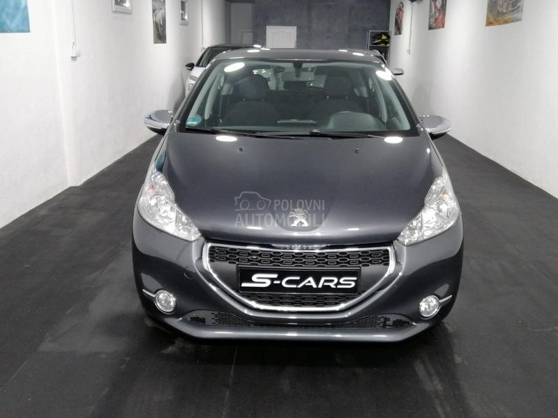 Peugeot 208 1.2 STILE/NAV