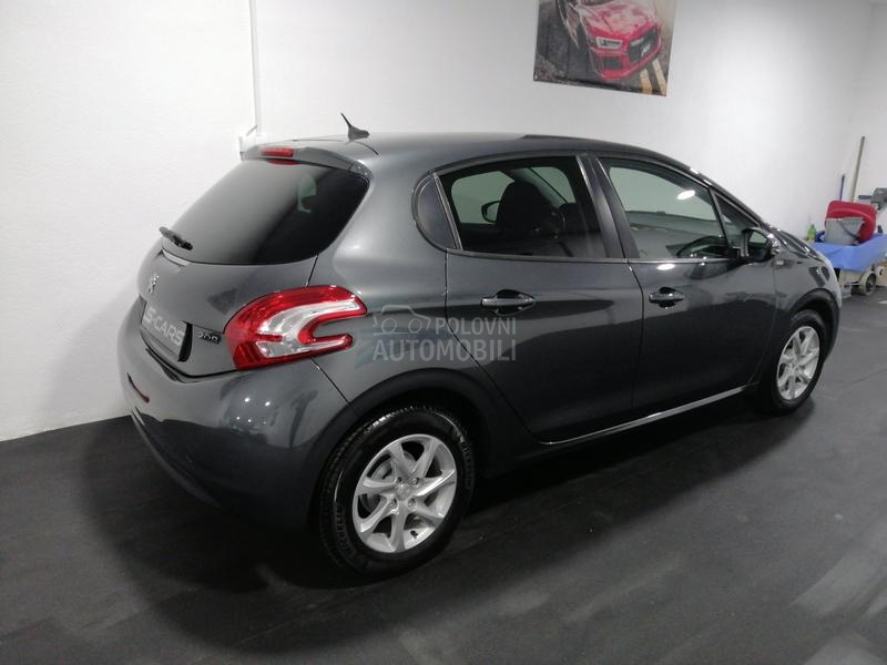 Peugeot 208 1.2 STILE/NAV