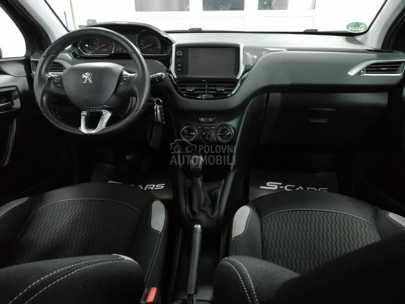 Peugeot 208 1.2 STILE/NAV