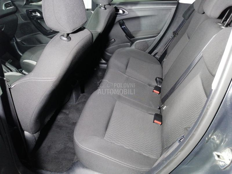 Peugeot 208 1.2 STILE/NAV