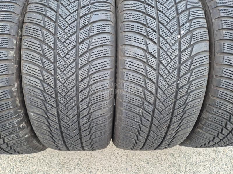 Bridgestone 235/50 R19 Zimska