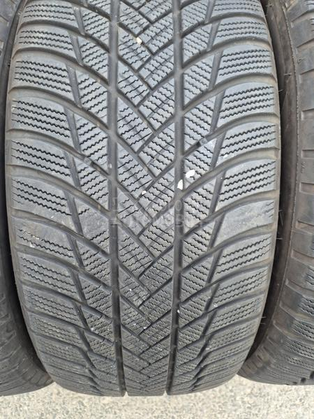 Bridgestone 235/50 R19 Zimska