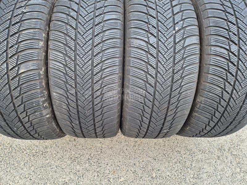 Bridgestone 235/50 R19 Zimska