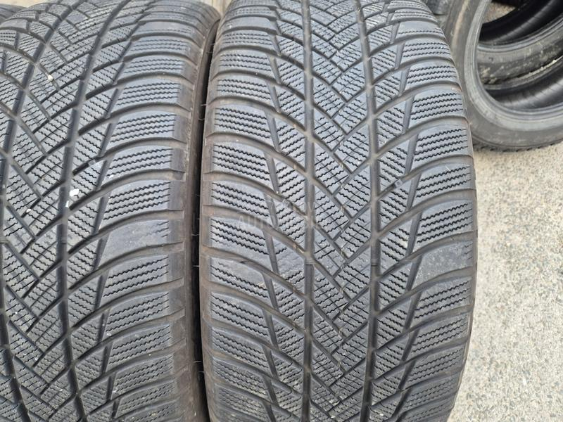 Bridgestone 235/50 R19 Zimska