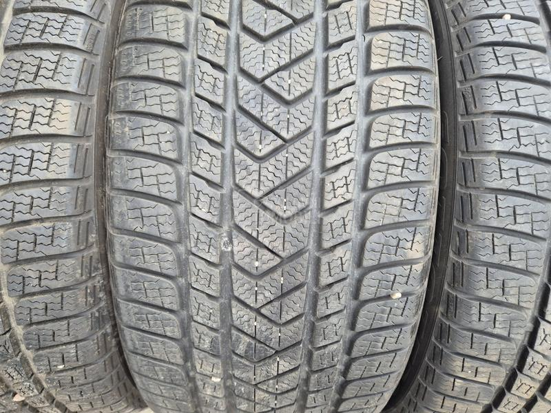 Pirelli 285/35 R20 Zimska