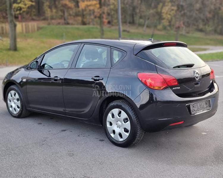 Opel Astra J 1.6 16v.CH