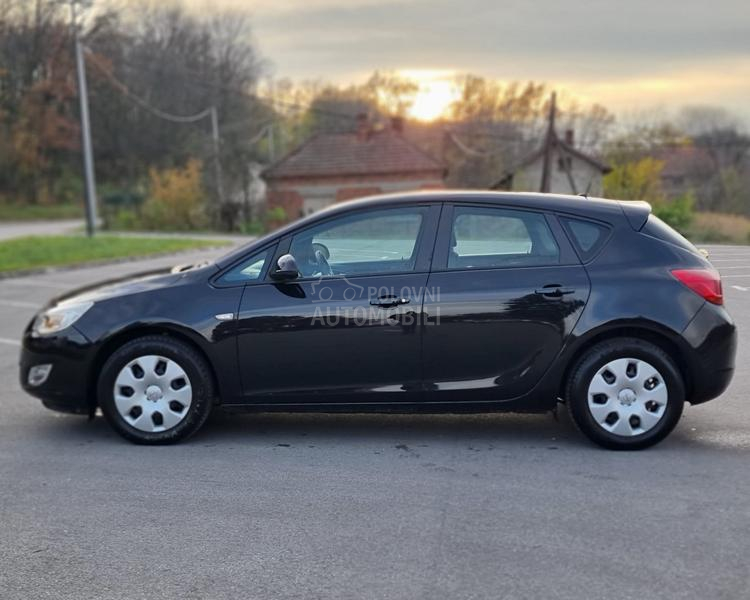 Opel Astra J 1.6 16v.CH