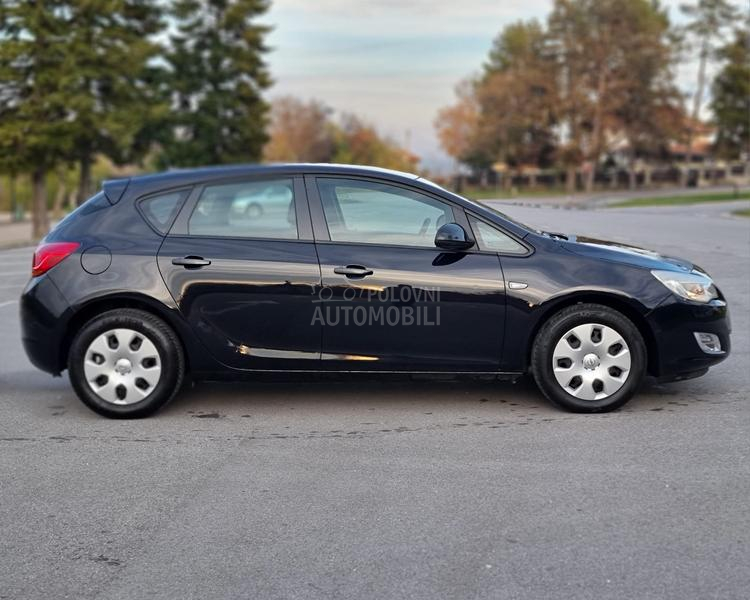 Opel Astra J 1.6 16v.CH