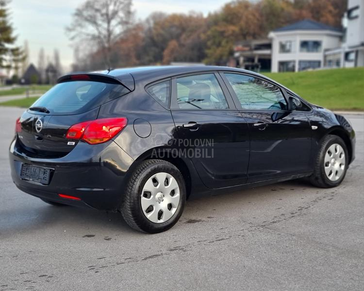 Opel Astra J 1.6 16v.CH