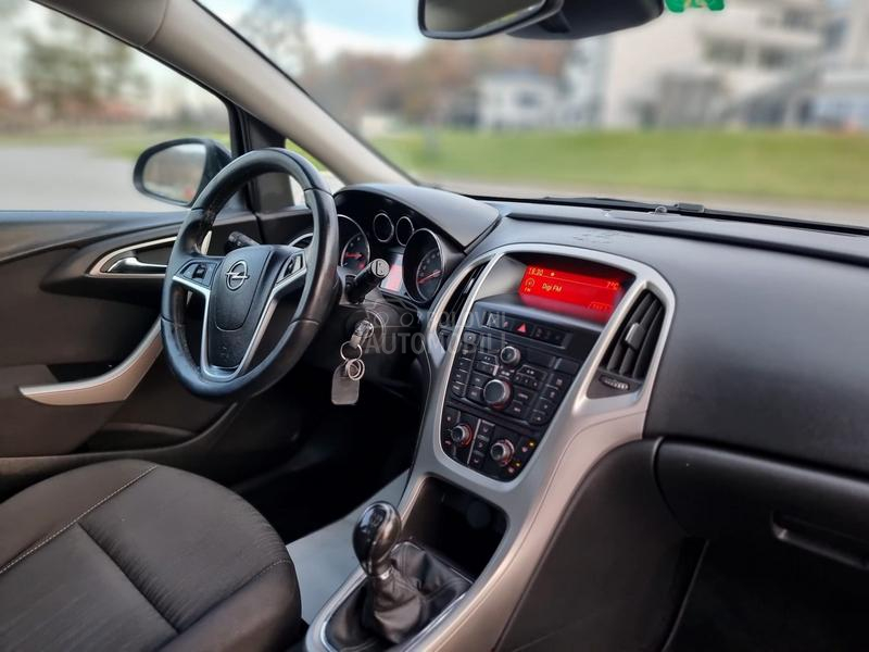 Opel Astra J 1.6 16v.CH