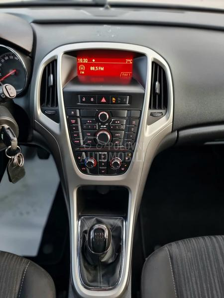 Opel Astra J 1.6 16v.CH