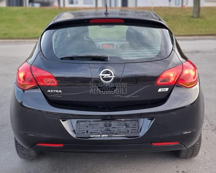Opel Astra J 1.6 16v.CH