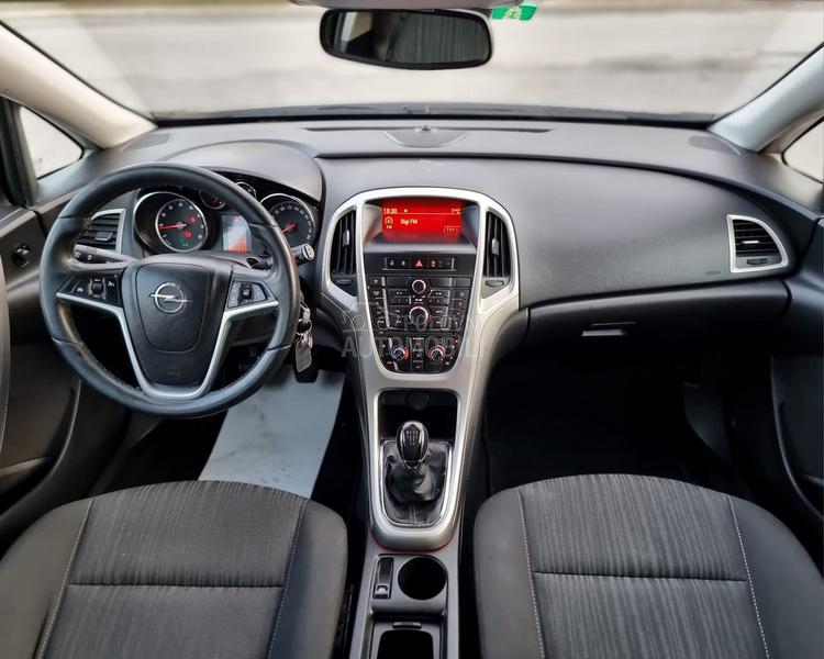 Opel Astra J 1.6 16v.CH