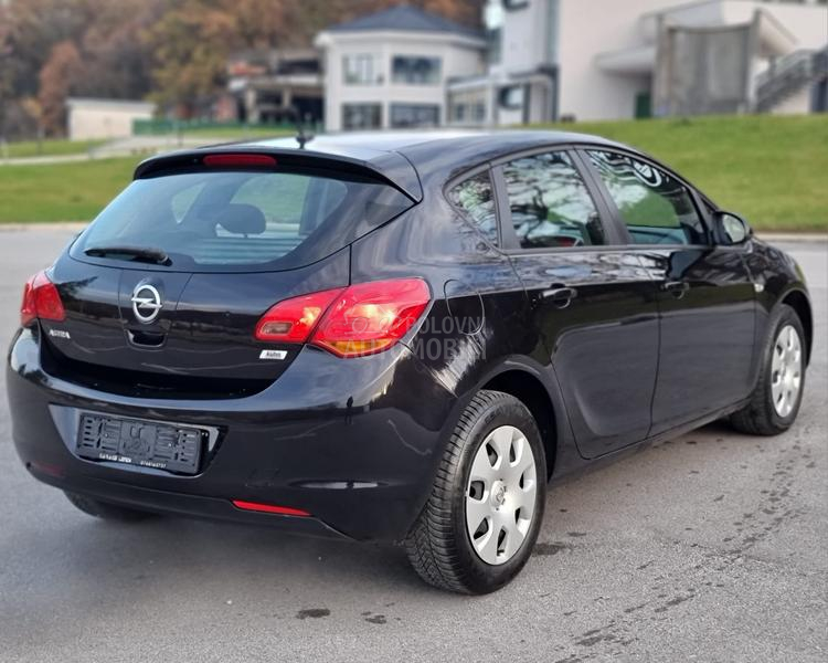 Opel Astra J 1.6 16v.CH