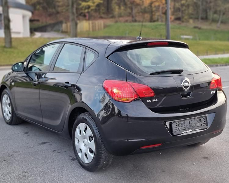 Opel Astra J 1.6 16v.CH