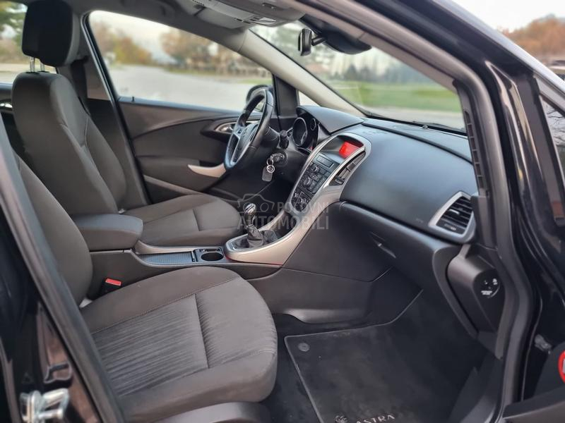 Opel Astra J 1.6 16v.CH