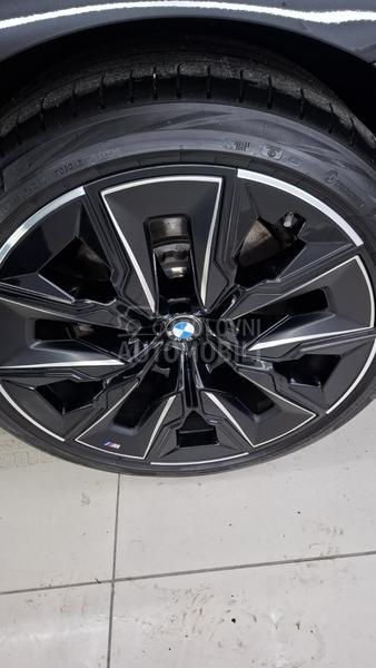 BMW 740 xd M - menjam