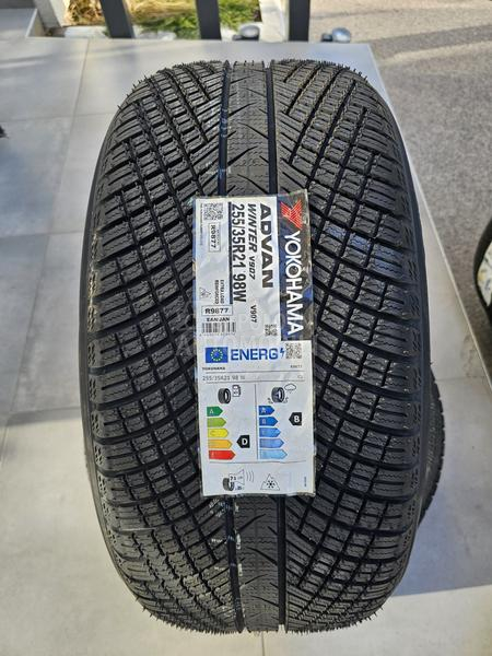 Yokohama 255/35 R21 Zimska
