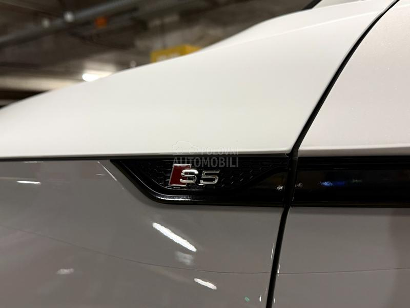 Audi S5 