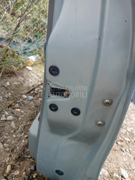 Prednja desna brava vrata