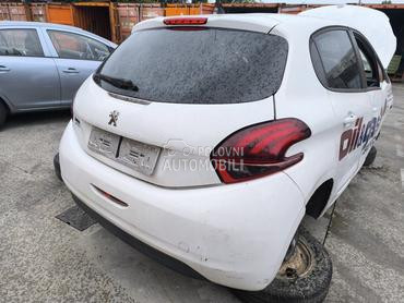 Peugeot 208 2015. god. -  kompletan auto u delovima