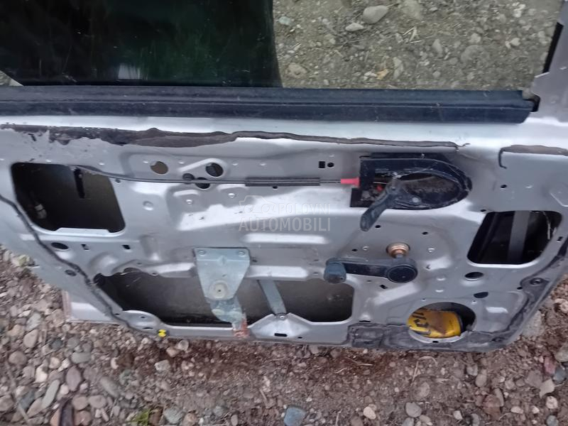 Prednji levi podizac stakla