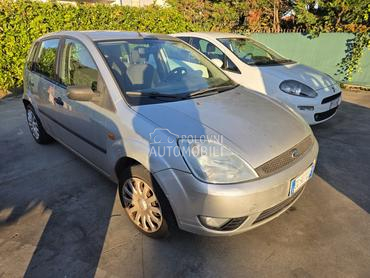 Ford Fiesta 2004. god. -  kompletan auto u delovima