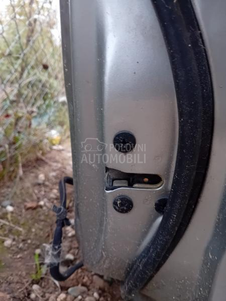 Prednja desna brava vrata