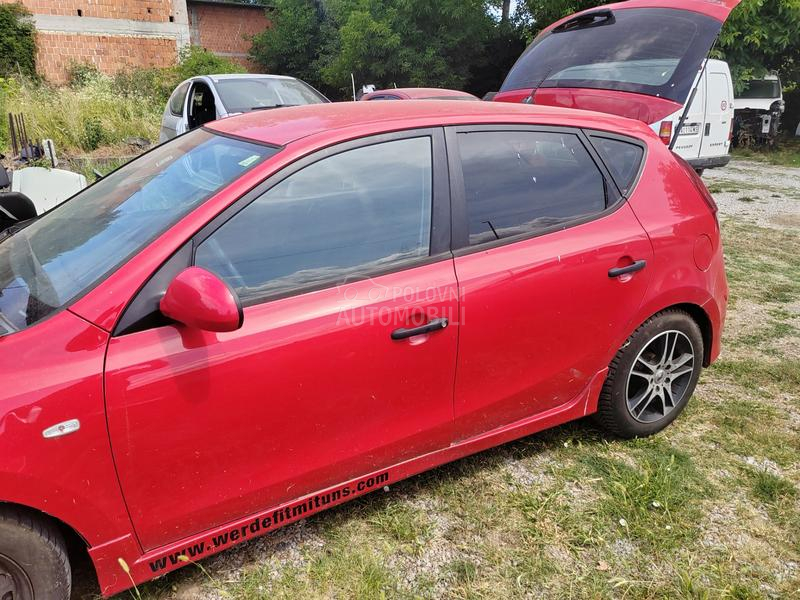 Hyundai i30 1.6d 2010. god. -  kompletan auto u delovima