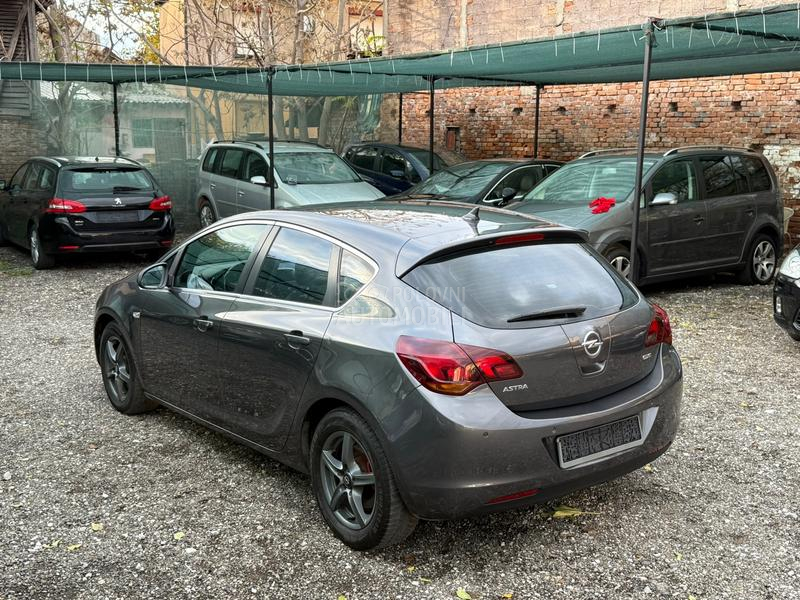 Opel Astra J 1.7 CDTI COSMO