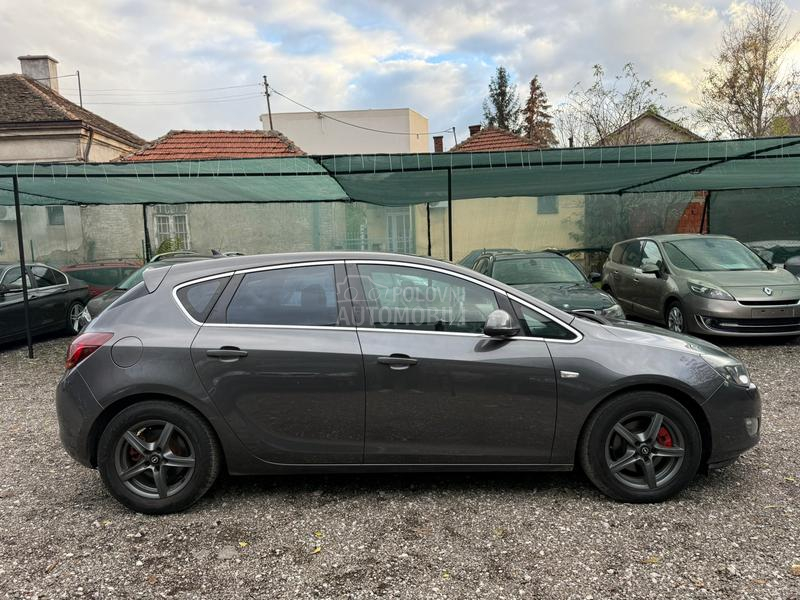 Opel Astra J 1.7 CDTI COSMO
