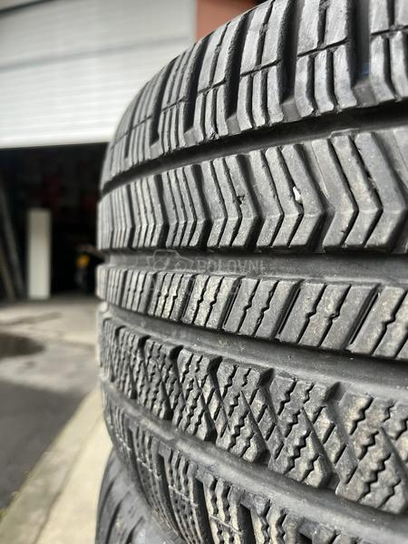 Vredestein 245/40 R18 Zimska