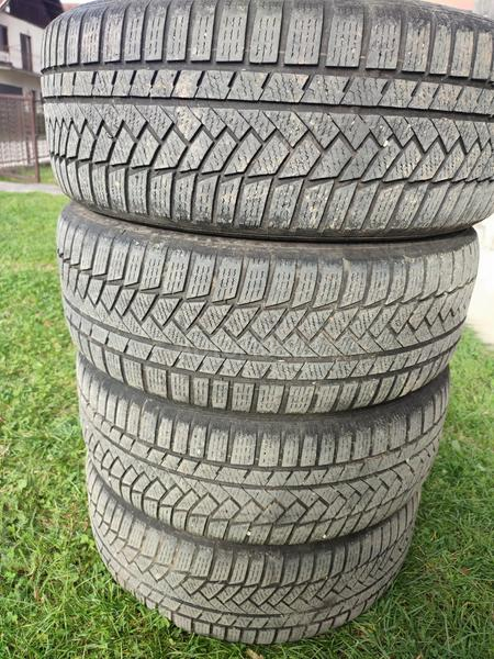 Continental 215/55 R17 Zimska