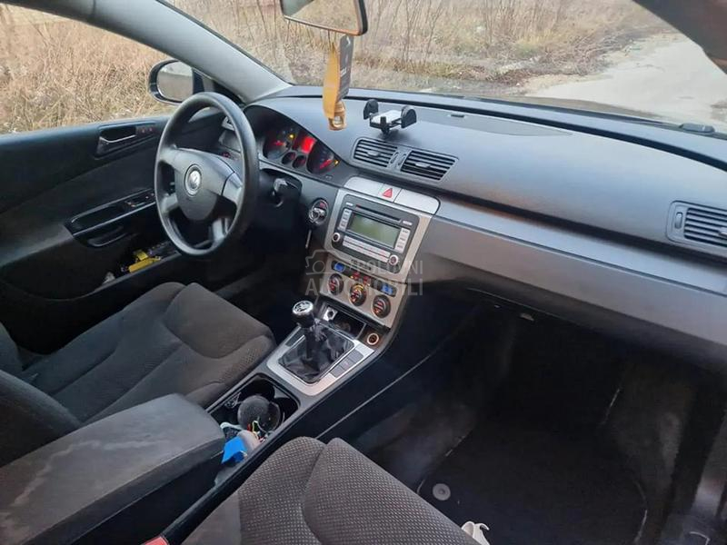 Volkswagen Passat B6 2006. god. -  kompletan auto u delovima