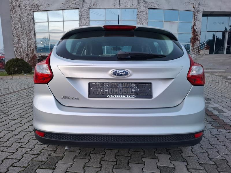 Ford Focus 1.6 77