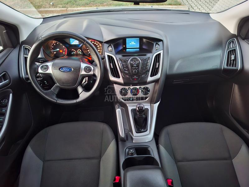 Ford Focus 1.6 77