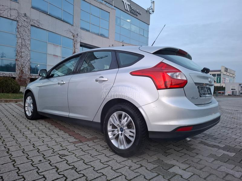 Ford Focus 1.6 77