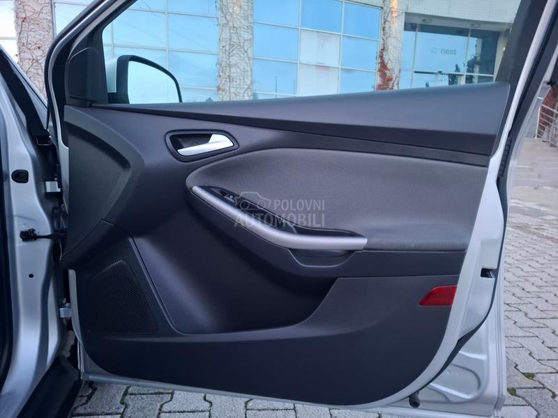 Ford Focus 1.6 77